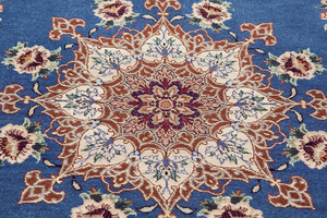手織りペルシャ絨毯 イスファハン、ウール（一部シルクを使用）、131x81cm の商品ページ | たぴぼらん
